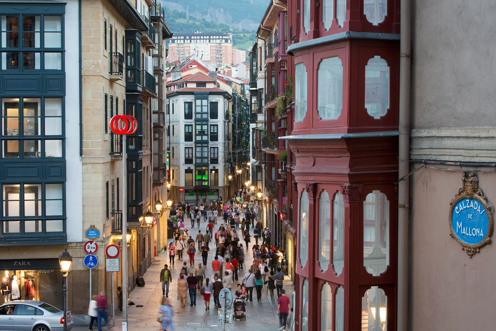 Vista de la calzada de Mallona del Casco Viejo de Bibao